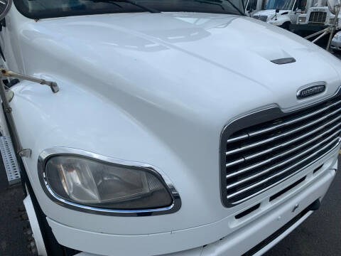 2012 Freightliner M2 106