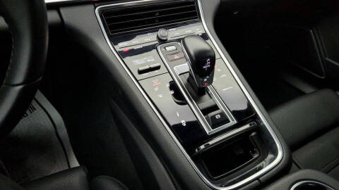 2022 Porsche Panamera 4 E-Hybrid Platinum Edition