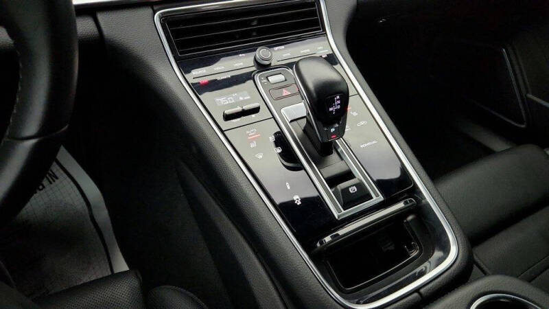 2022 Porsche Panamera 4 E-Hybrid Platinum Edition