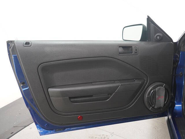 2007 Ford Mustang V6 Deluxe