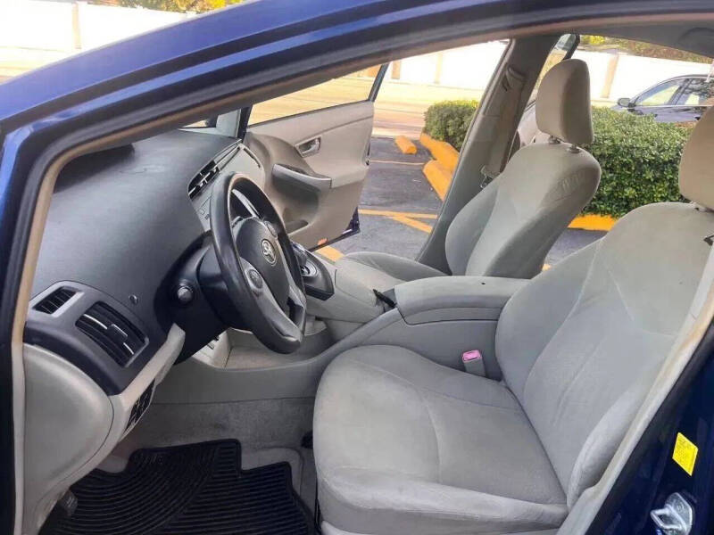 2010 Toyota Prius III