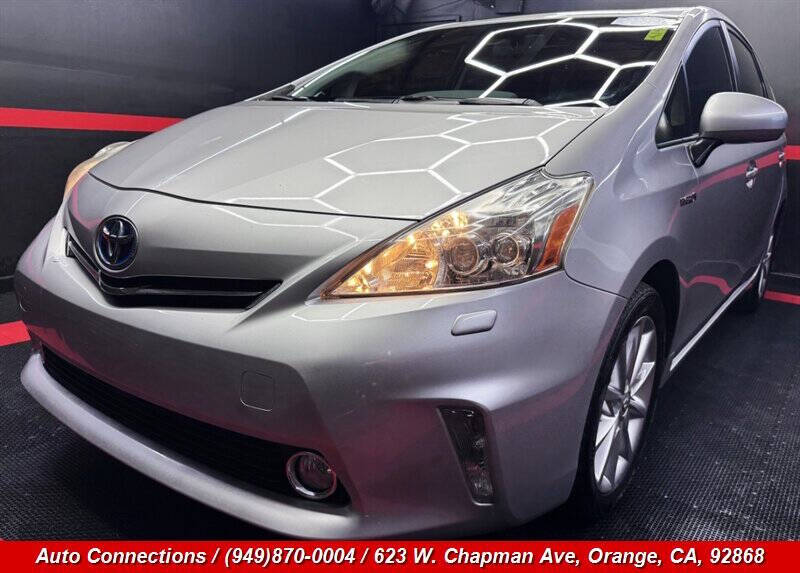 2014 Toyota Prius v Five