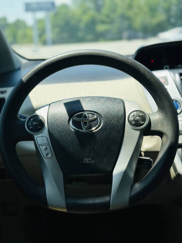 2013 Toyota Prius v Two