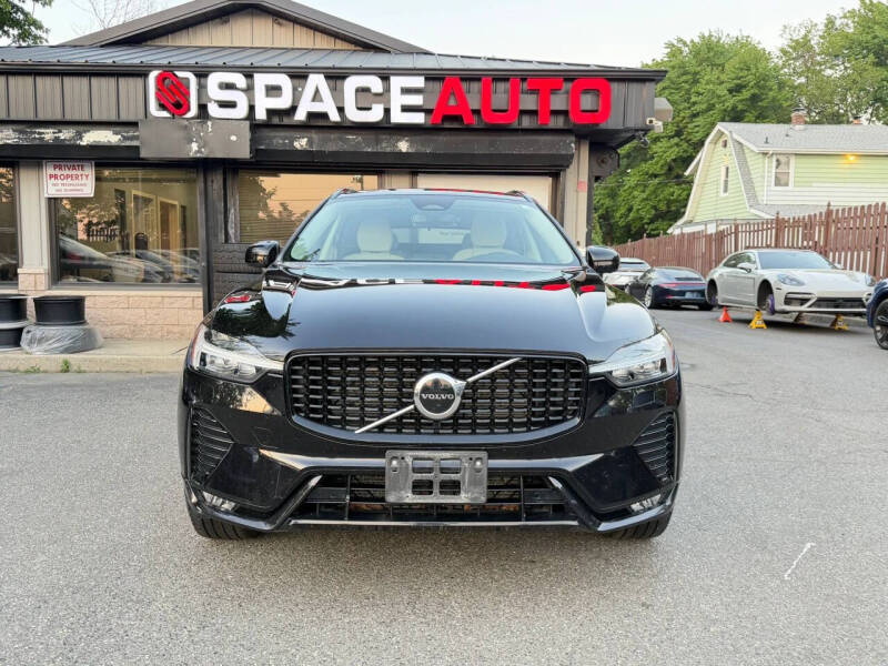 2025 Volvo XC60 B5 Core Dark Theme