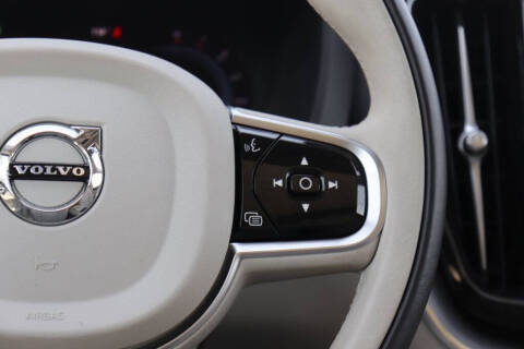 2024 Volvo XC60 B5 Core Dark Theme