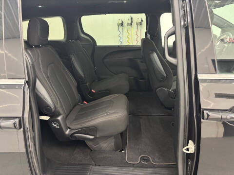 2022 Chrysler Pacifica Touring