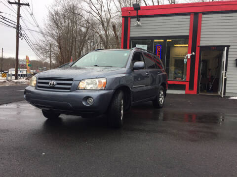 2005 Toyota Highlander for sale at ATNT AUTO SALES in Taunton MA