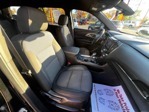 2022 Chevrolet Traverse LT Cloth