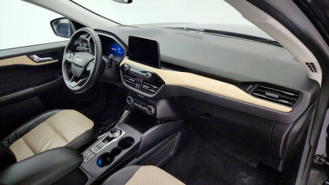 2021 Ford Escape Hybrid Titanium