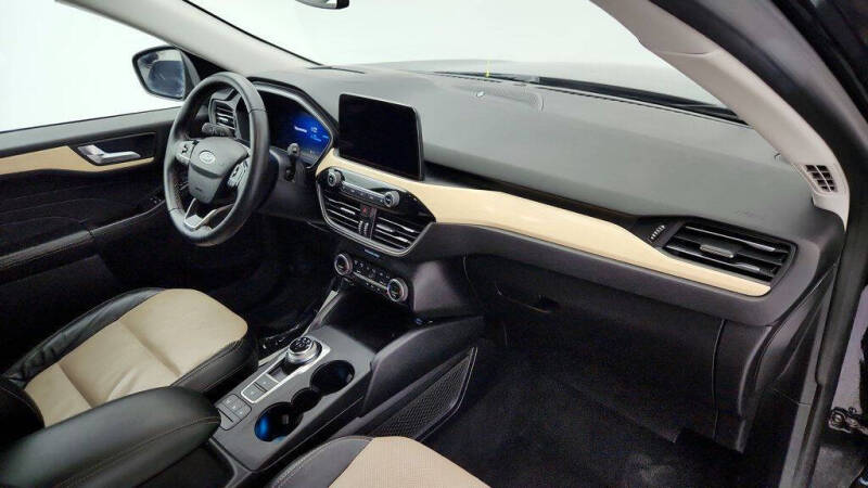 2021 Ford Escape Hybrid Titanium