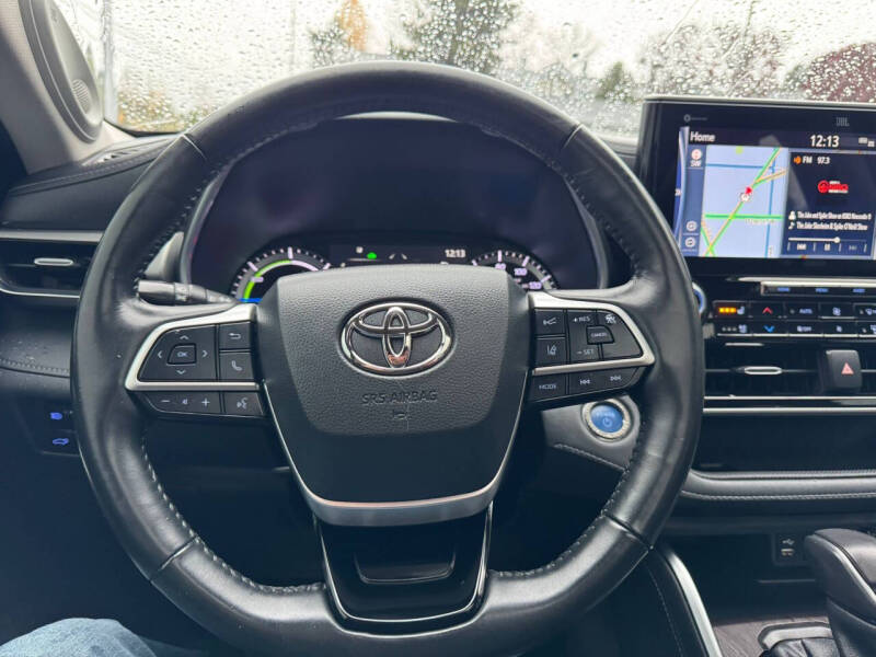 2022 Toyota Highlander Hybrid Platinum