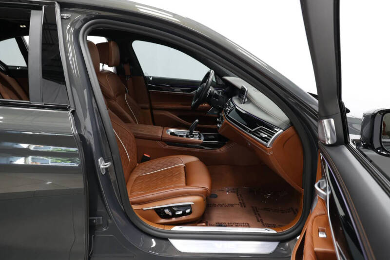 2022 BMW 7 Series M760i xDrive