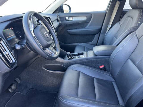 2025 Volvo XC40 B5 Core Bright Theme