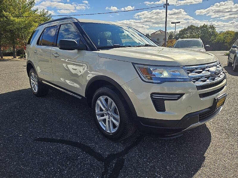 2018 Ford Explorer XLT photo 3