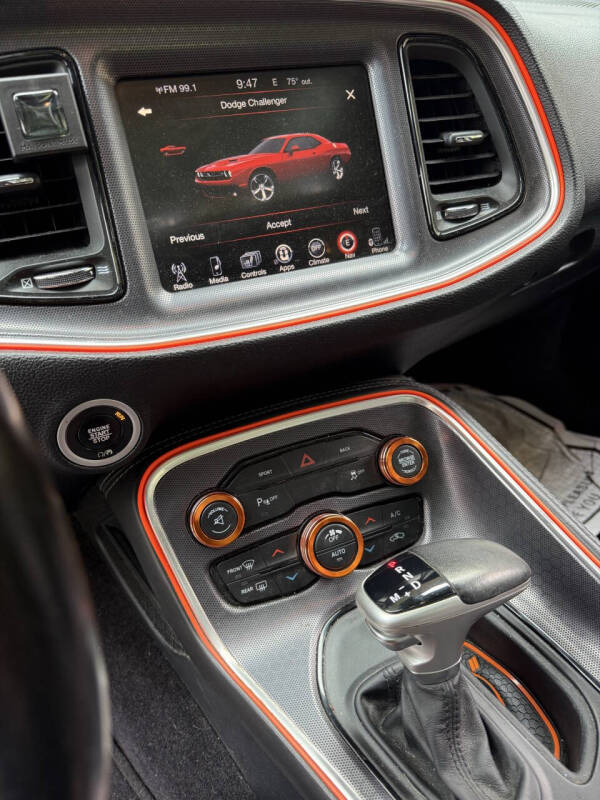 2016 Dodge Challenger SXT Plus