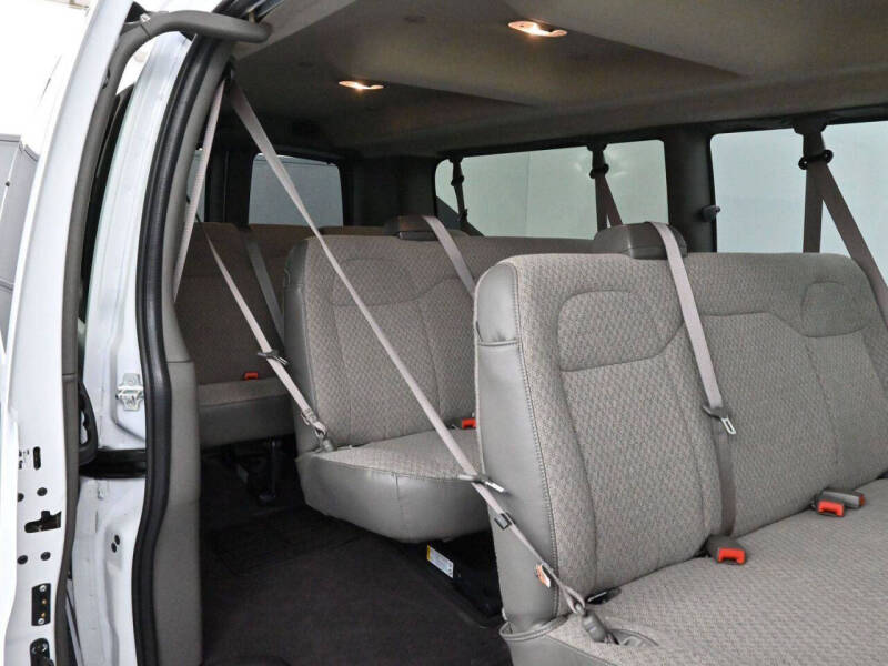 2025 Chevrolet Express LT 3500