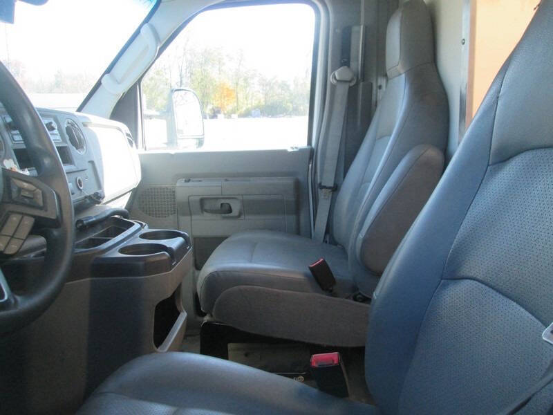 2023 Ford E-350