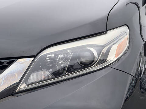 2017 Toyota Sienna SE 8-Passenger