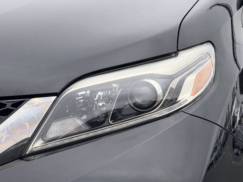 2017 Toyota Sienna SE 8-Passenger