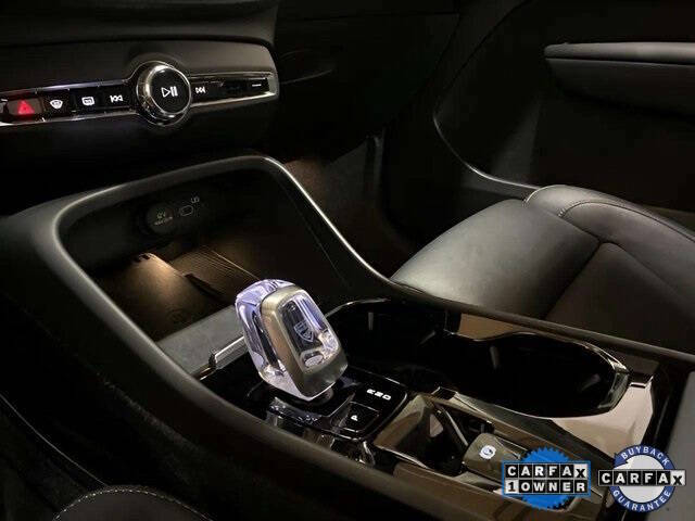 2025 Volvo XC40 B5 Plus Bright Theme