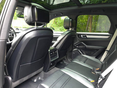 2023 Porsche Cayenne Platinum Edition