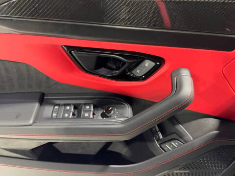 2025 Lamborghini Urus SE