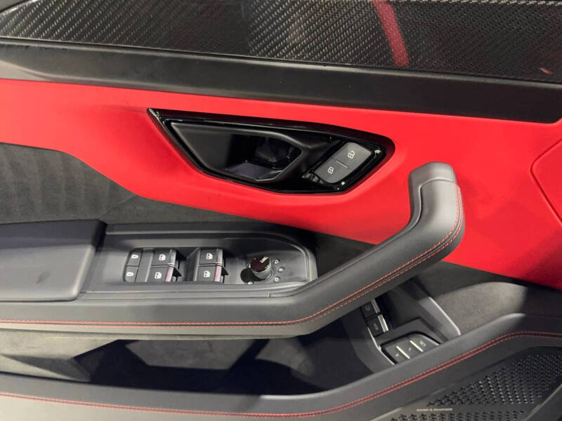 2025 Lamborghini Urus SE