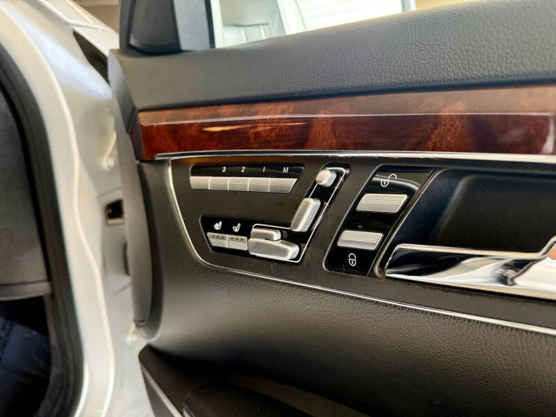 2011 Mercedes-Benz S-Class S 550