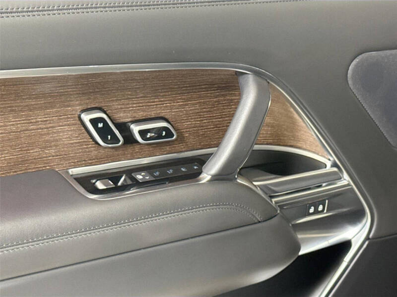 2023 Land Rover Range Rover P530 SE LWB