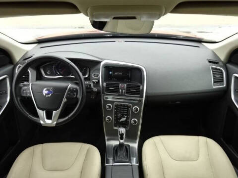 2016 Volvo XC60 T6 Drive-E R-Design Platinum