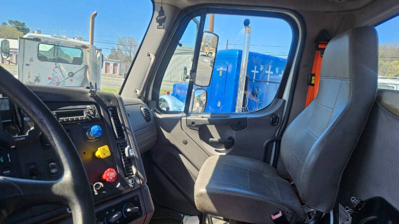 2015 Freightliner M2 106