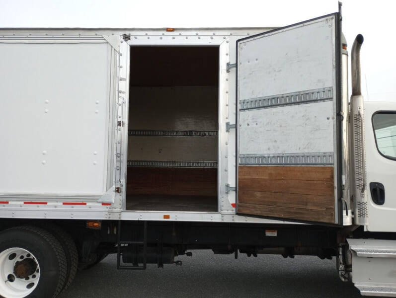 2014 Freightliner M2 106