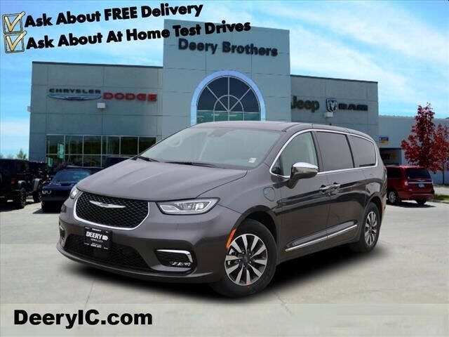 2022 Chrysler Pacifica Hybrid for sale in Iowa City, IA