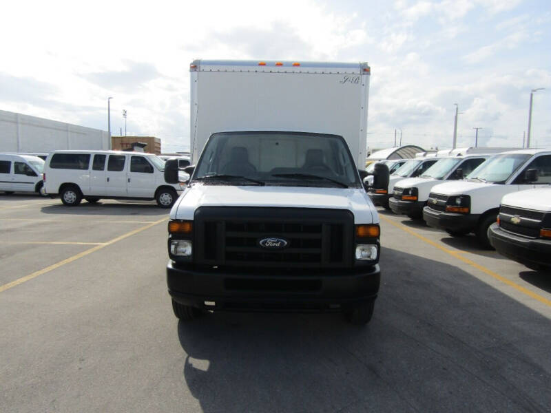 2013 Ford Econoline null photo 3