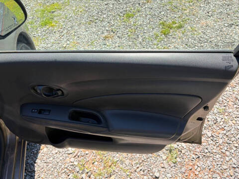 2012 Nissan Versa 1.6 SV