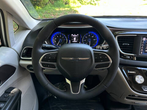 2022 Chrysler Voyager LX