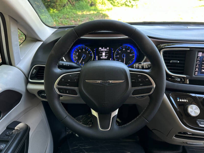 2022 Chrysler Voyager LX