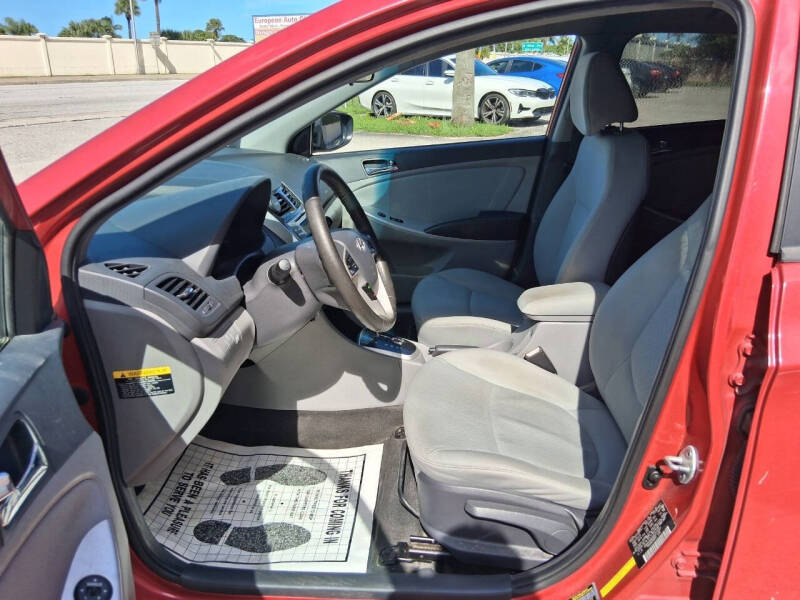 2013 Hyundai Accent SE