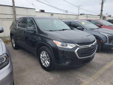 2021 Chevrolet Traverse for sale at Betten Baker Preowned Center in Twin Lake MI