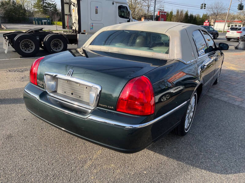 2003 Lincoln Town Car Executive