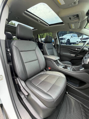 2023 GMC Acadia SLT