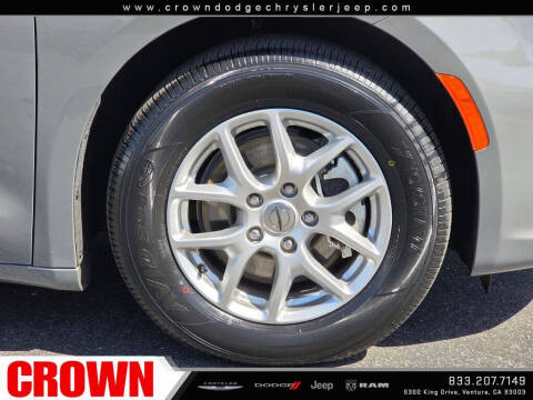 2025 Chrysler Pacifica Select