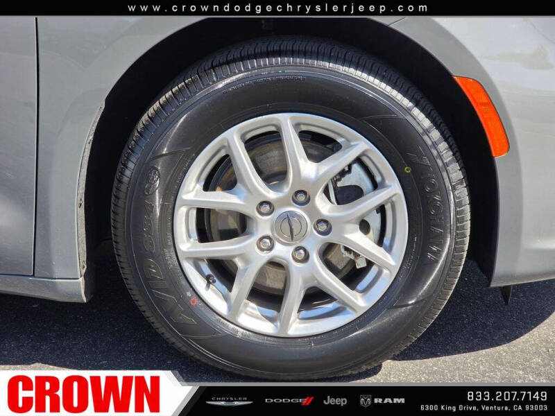 2025 Chrysler Pacifica Select