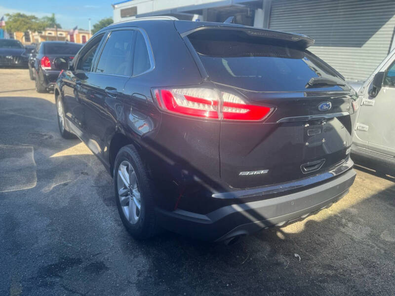 2020 Ford Edge SEL photo 8