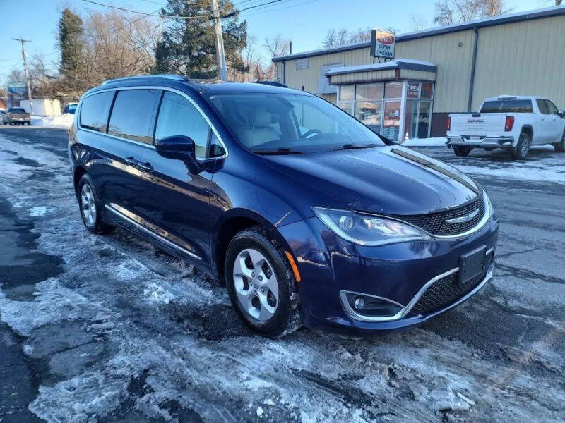 2017 Chrysler Pacifica Touring-L Plus
