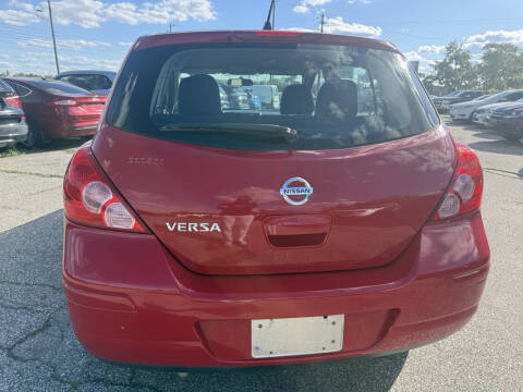 2011 Nissan Versa 1.8 S