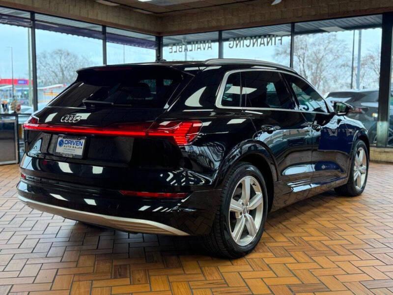 2019 Audi e-tron quattro Prestige