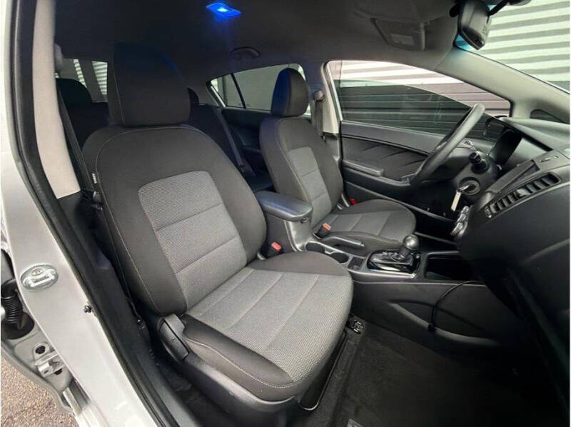 2017 Kia Forte5 LX