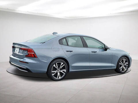2024 Volvo S60 B5 Core Dark Theme