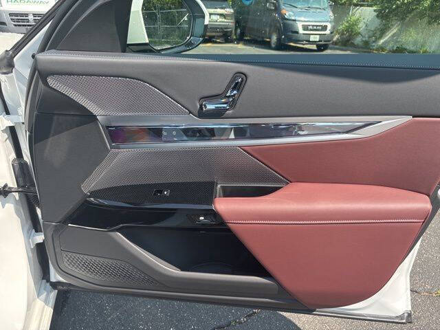 2025 BMW 7 Series 740i xDrive